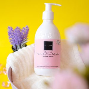 perbedaan body lotion whitening charming dan romansa